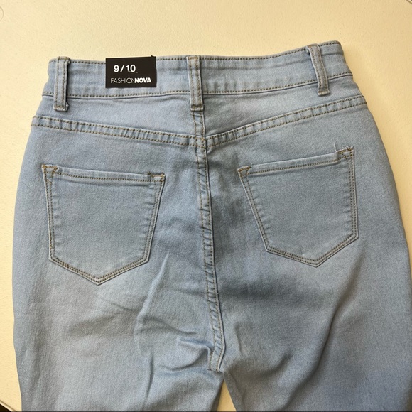 Fashion Nova- Drive to the Ocean Skinny Jeans, Light Blue Wash - Picture 5 of 10